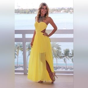 YELLOW PLEATED STRAPLESS MAXI DRESS